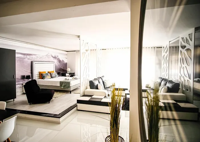 Prestige Holidays Alojamentos فندق *