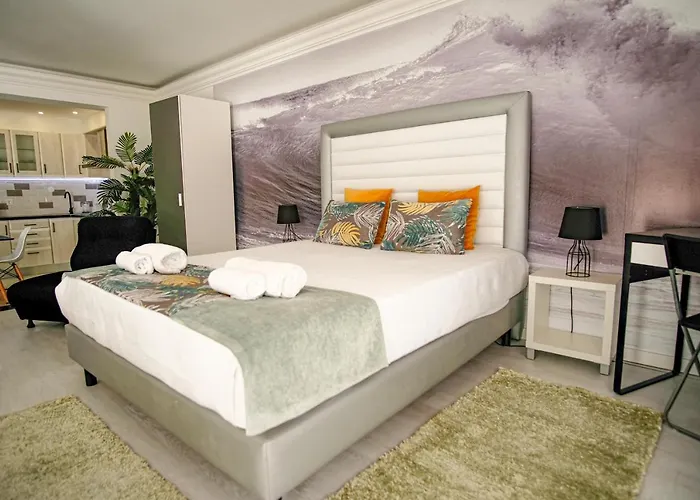 Prestige Holidays Alojamentos فندق